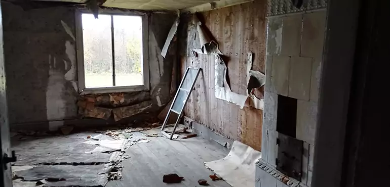 Why Selling a Distressed House Through Traditional Methods Fails in Modesto